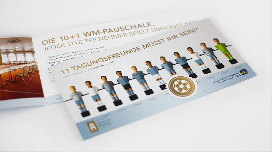 Ansicht einer Vorder- und einer Doppelinnenseite eines Mailings vom Hotel am Park