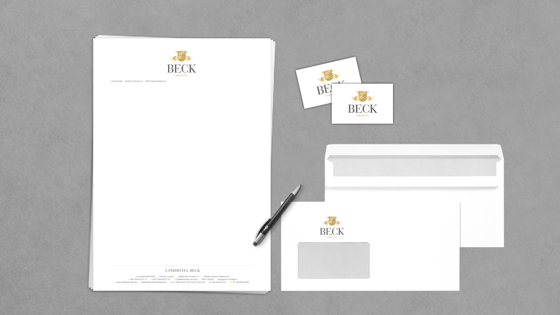 Darstellung des Briefpapiers, des Briefumschlags und der Vorderseite der Visitenkarte des Landhotels Beck
