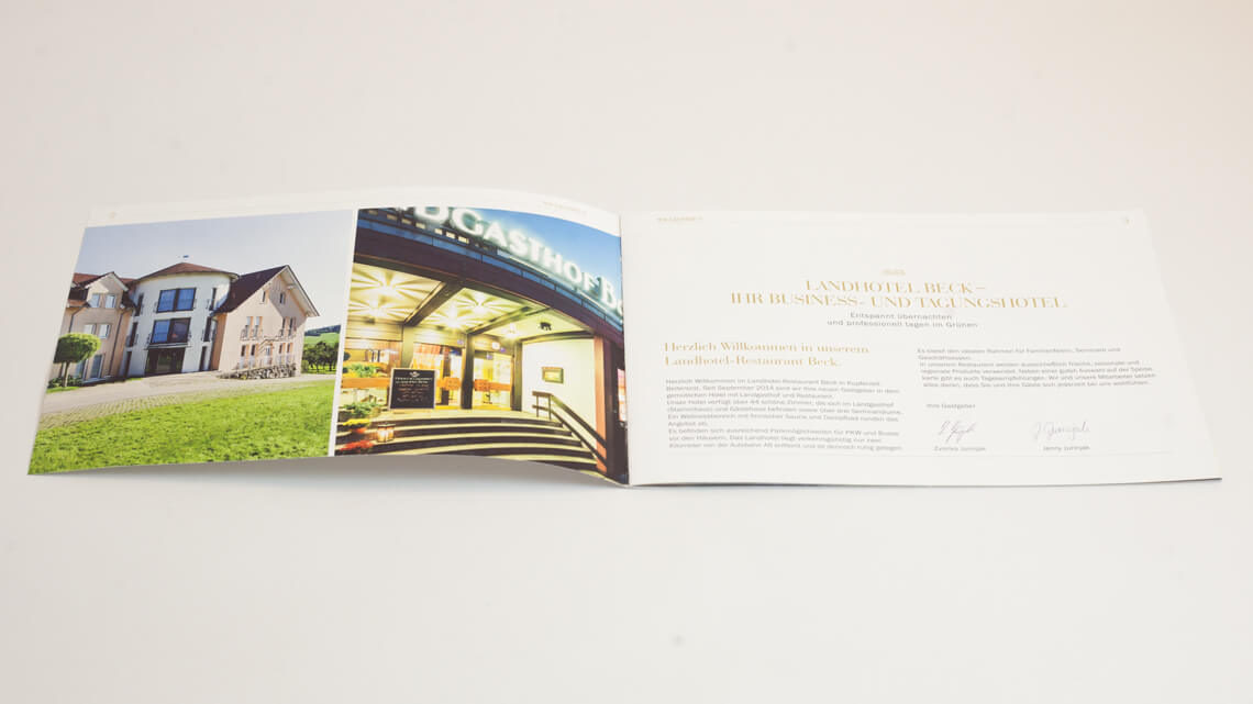 Ansicht auf eine Doppel-Innenseite der Imagebroschüre im Corporate Design des Landhotels Beck