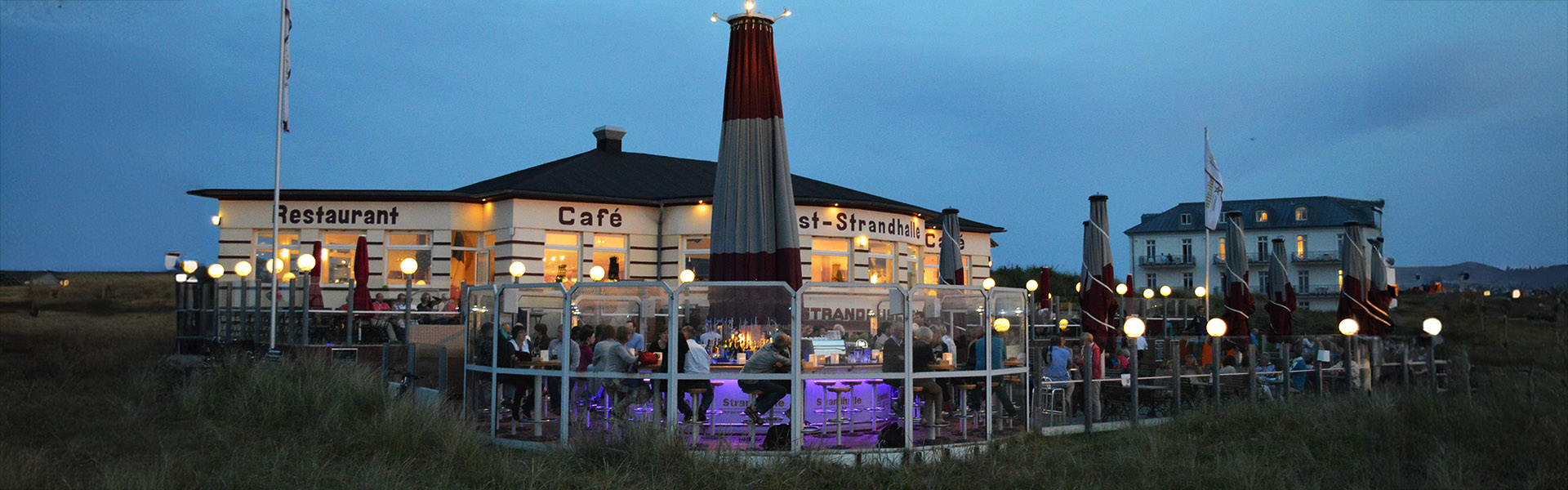 Ansicht auf den Außenbereich des Restaurants Strandhalle Juist