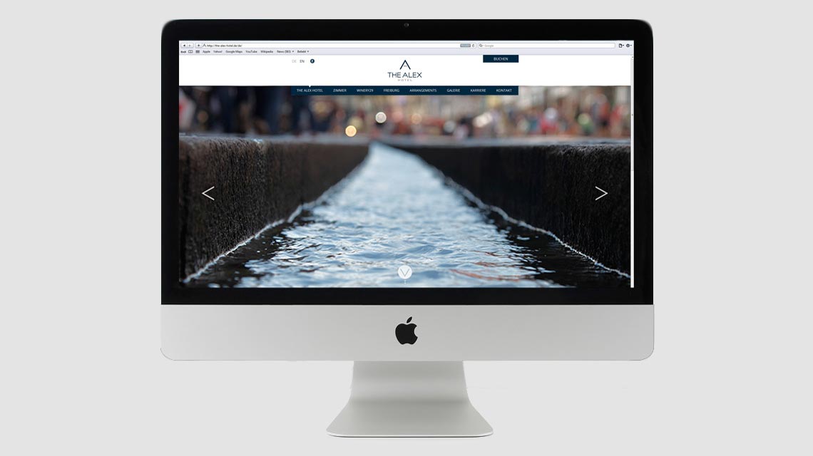 Ansicht der Webseite im Corporate Design von The Alex Hotel auf einem iMac