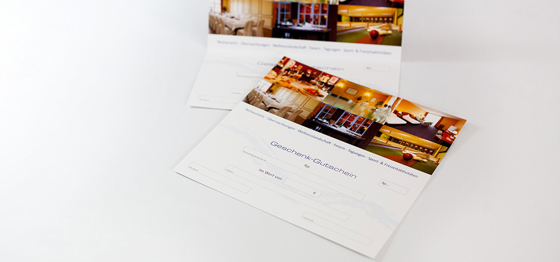 Ansicht auf zwei Innenseiten der Gutscheine vom Hotel Novum